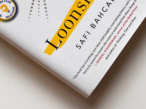 Dettaglio della copertina del libro Loonshots di Safi Bahcall recensito da Andrea Barchiesi